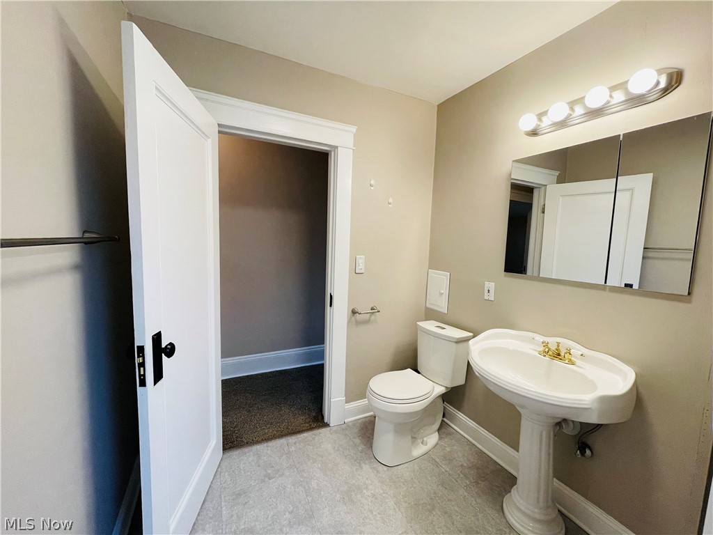 4395 Elmwood Road Cleveland, OH 44121 - Photo 15 of 26