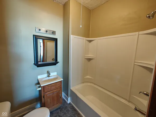 $895 | 202 East Taylor Street, Unit 1, Shelbyville, IN 46176