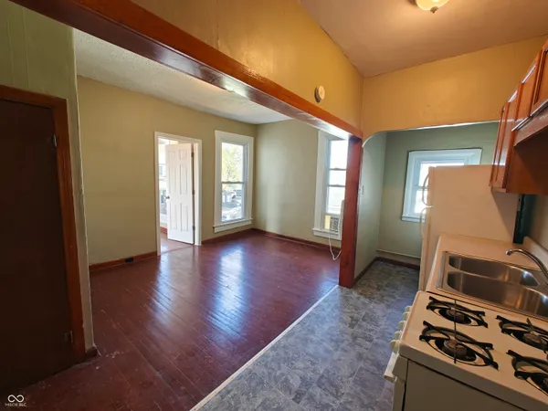 $895 | 202 East Taylor Street, Unit 1, Shelbyville, IN 46176