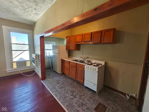 $895 | 202 East Taylor Street, Unit 1, Shelbyville, IN 46176