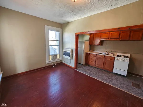 $895 | 202 East Taylor Street, Unit 1, Shelbyville, IN 46176