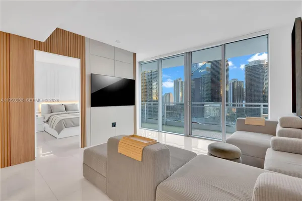 $669,000 | 92 Southwest 3rd Street, Unit 2802, Miami, FL 33130