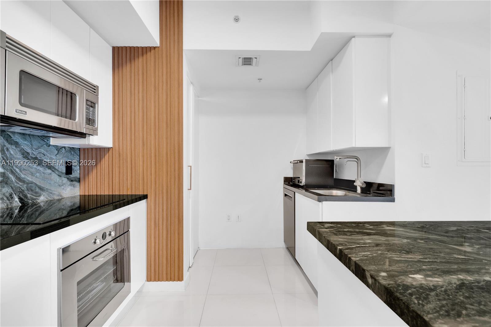 92 Southwest 3rd Street, Unit 2802 Miami, FL 33130 - Photo 9 of 44