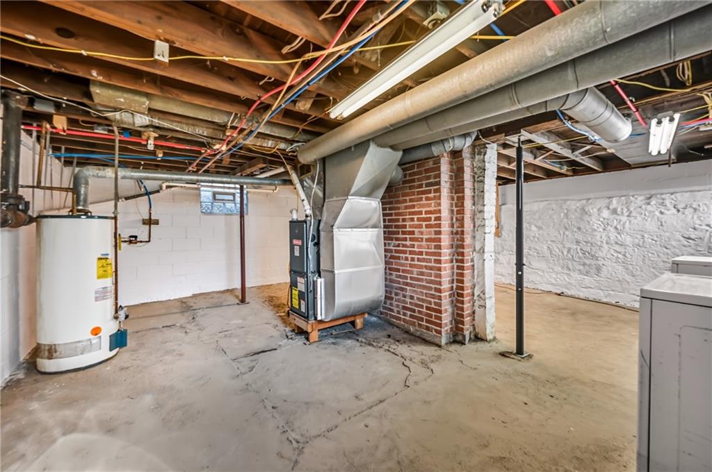 1039 North Keel Ridge Road Hermitage, PA 16148 - Photo 20 of 47 a view of a garage