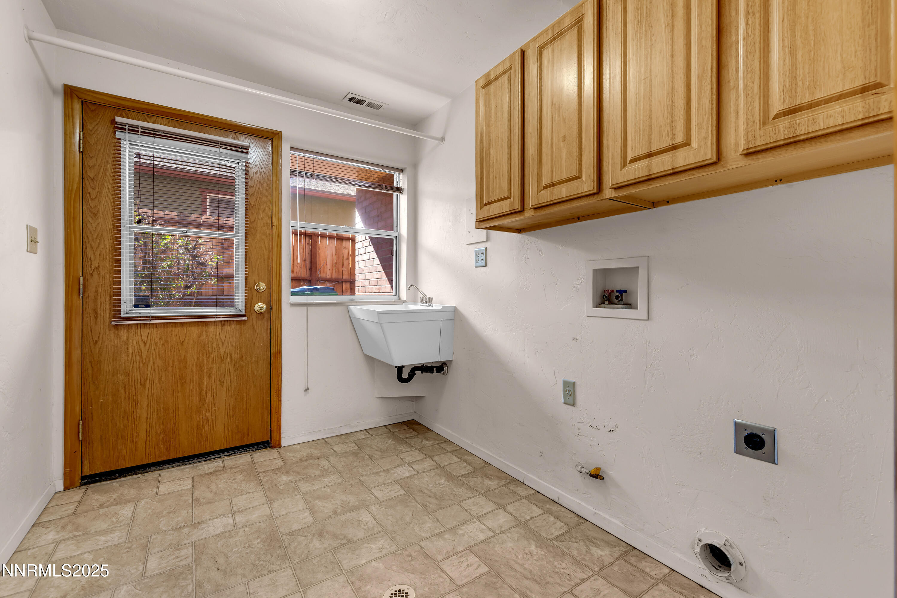 870 Lyman Avenue Reno, NV 89509 - Photo 26 of 46 Lyman870-045