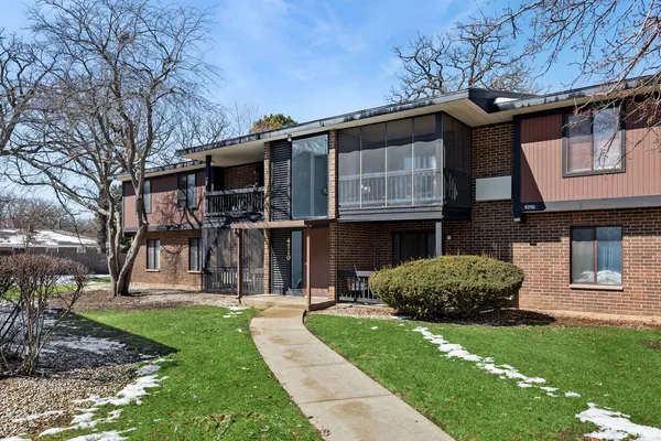 $168,500 | 4710 West Northfox Lane West, Unit 5, McHenry, IL 60050
