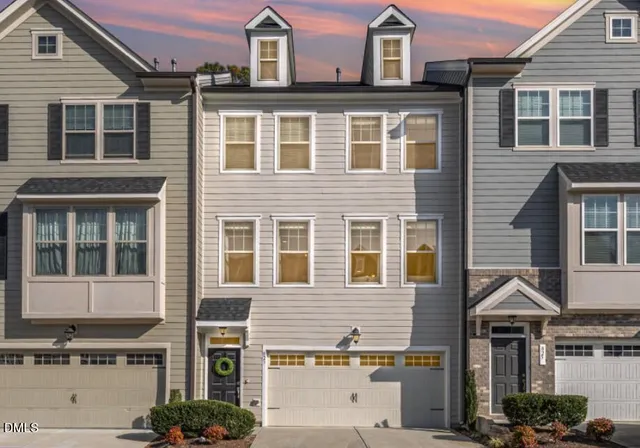 $450,000 | 823 Richmont Grove Lane, Apex, NC 27523