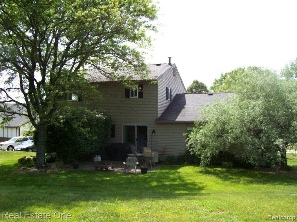 896 Darwin Pl Drive Rochester, MI 48307 - Photo 2 of 24 Rear view