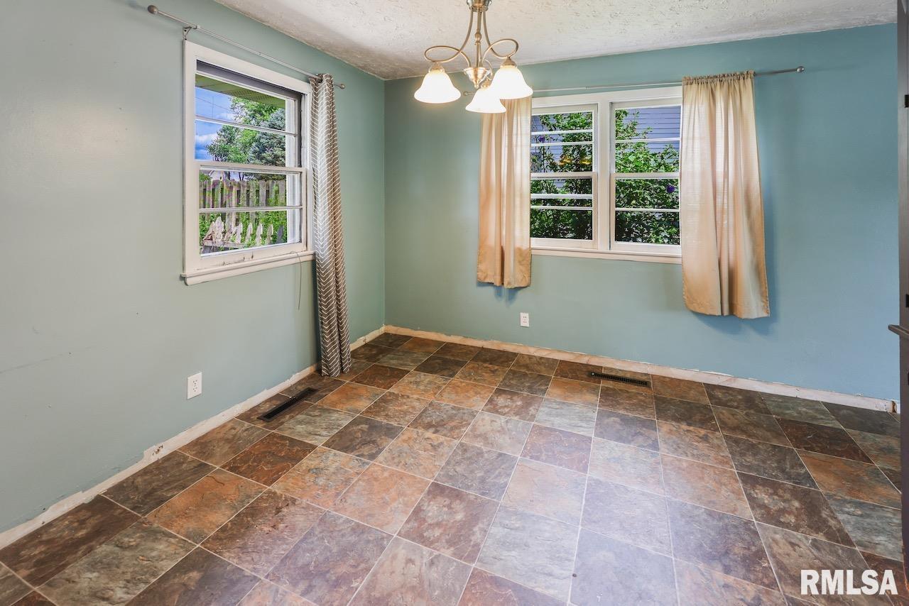503 Devonshire Road Washington, IL 61571 - Photo 8 of 15 Gallery Image 8