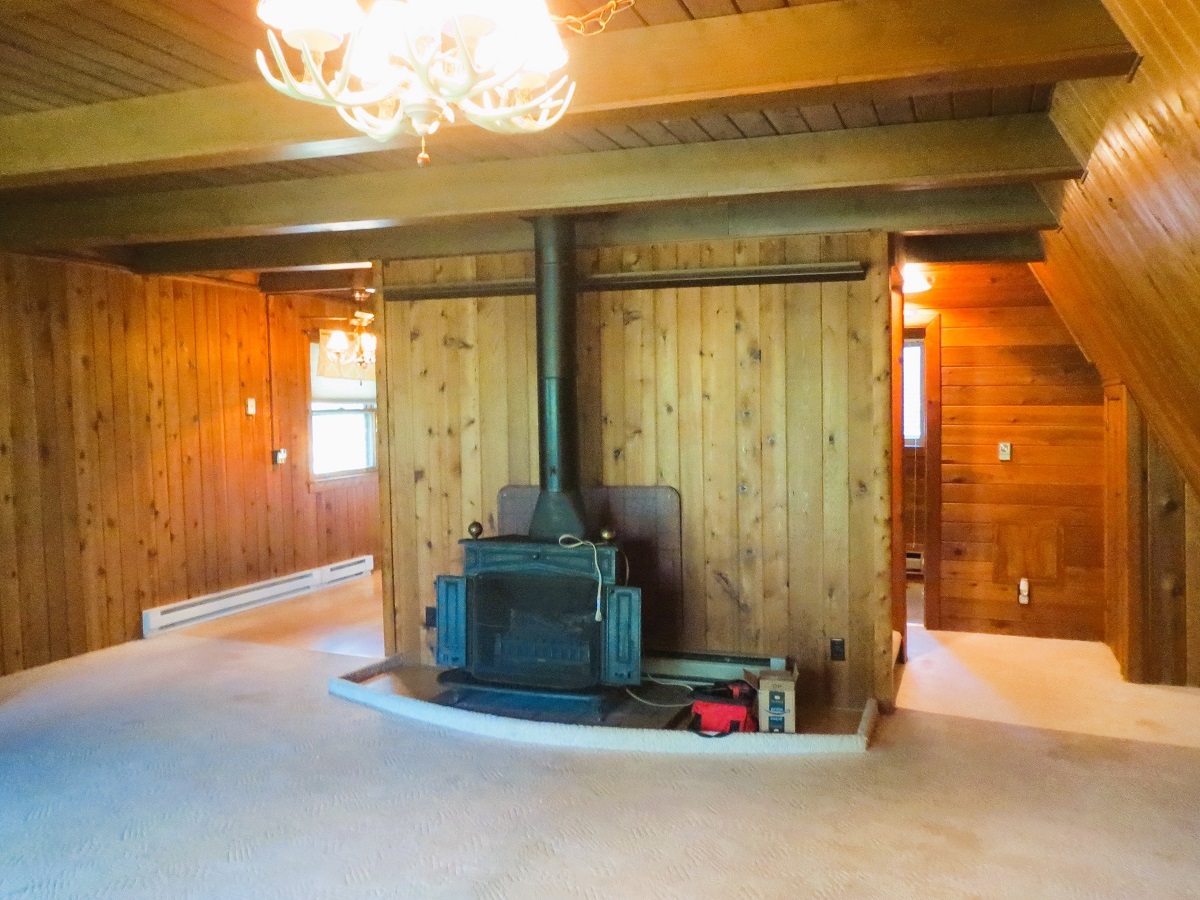 110 Hickory Lane Dixon, IL 61021 - Photo 4 of 24 a view of lobby with couch