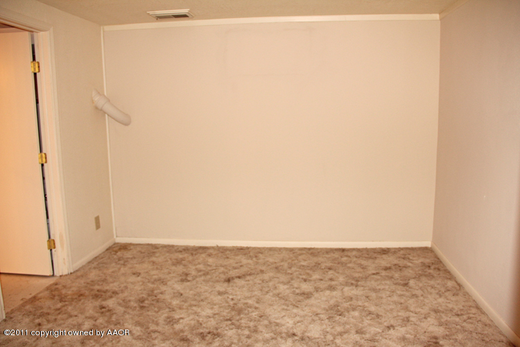 5127 Crockett Street Amarillo, TX 79110 - Photo 14 of 25 a view of an empty room