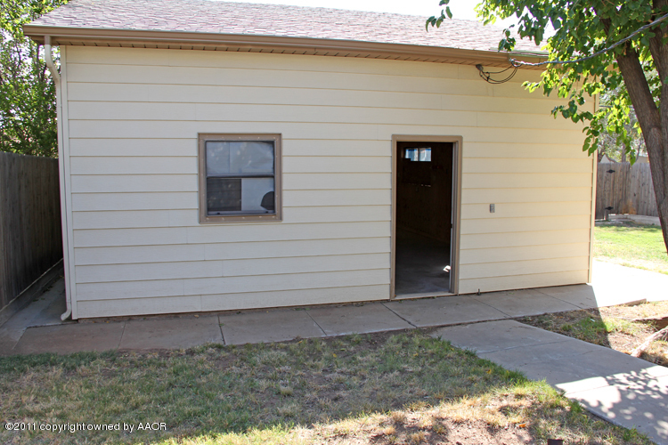 5127 Crockett Street Amarillo, TX 79110 - Photo 18 of 25 a view of front door and porch