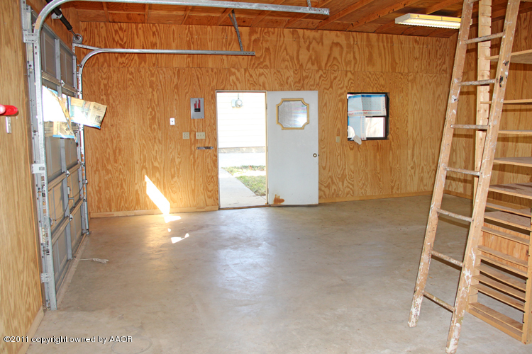 5127 Crockett Street Amarillo, TX 79110 - Photo 19 of 25 a view of an empty room