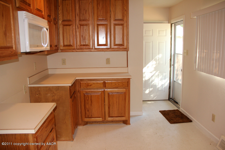 5127 Crockett Street Amarillo, TX 79110 - Photo 3 of 25 a view of washer and dryer
