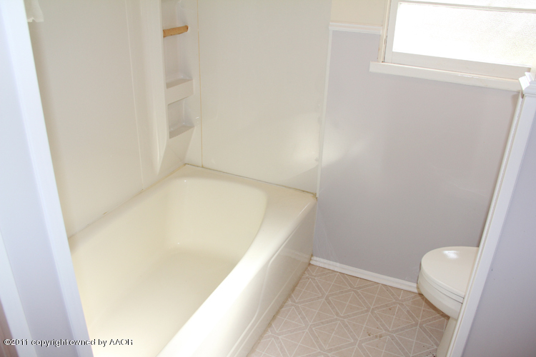 5127 Crockett Street Amarillo, TX 79110 - Photo 7 of 25 a view of bathroom
