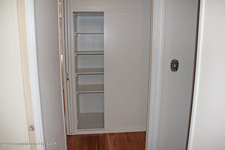 5127 Crockett Street Amarillo, TX 79110 - Photo 10 of 25 a view of a closet