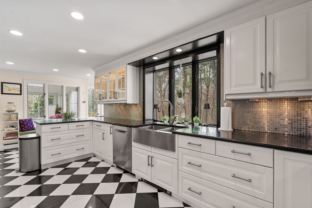 5 Whitney Street Sherborn, MA 01770 - Photo 6 of 41