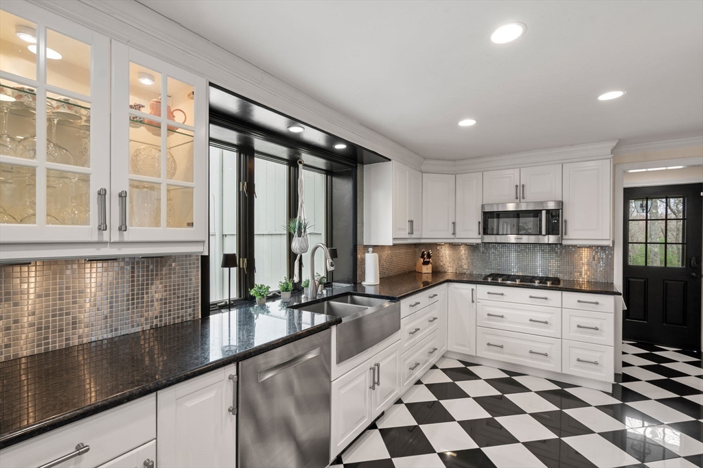 5 Whitney Street Sherborn, MA 01770 - Photo 7 of 41