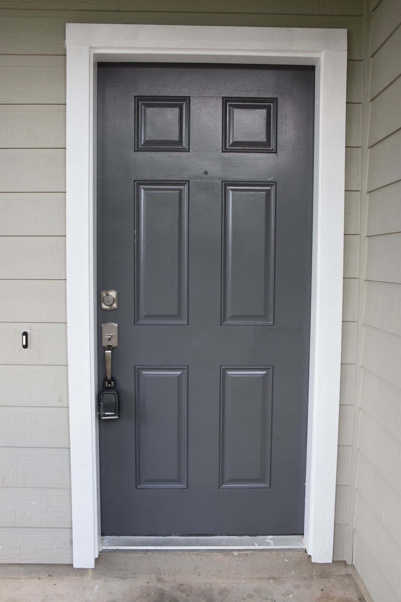 11300 Dimmit Street Manor, TX 78653 - Photo 3 of 23 A classic six-panel entry door provides a welcoming approach to this home.