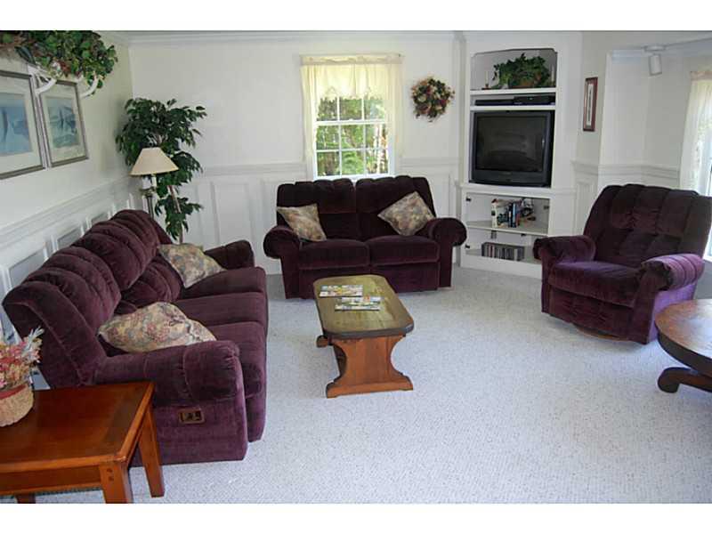 5 Elden Point Road Bailey Island, ME 04003 - Photo 9 of 34 Living Room.