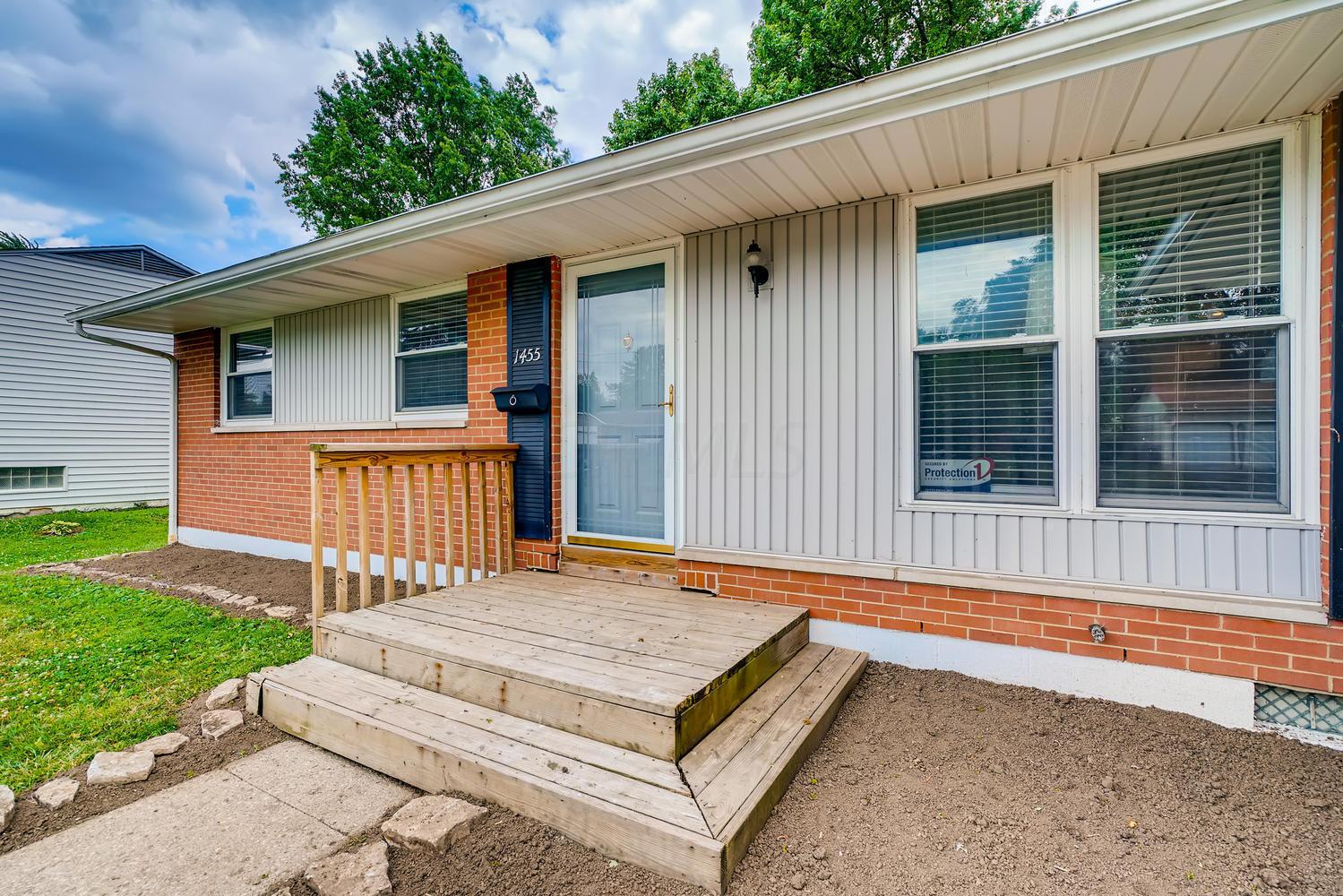 1455 Fullen Road Columbus, OH 43229 - Photo 3 of 27 Gallery Image 3