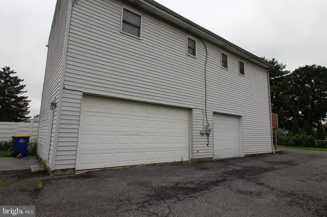 $1,895 | 549 West Main Street, New Holland, PA 17557