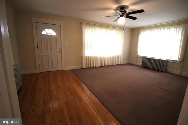 $1,895 | 549 West Main Street, New Holland, PA 17557