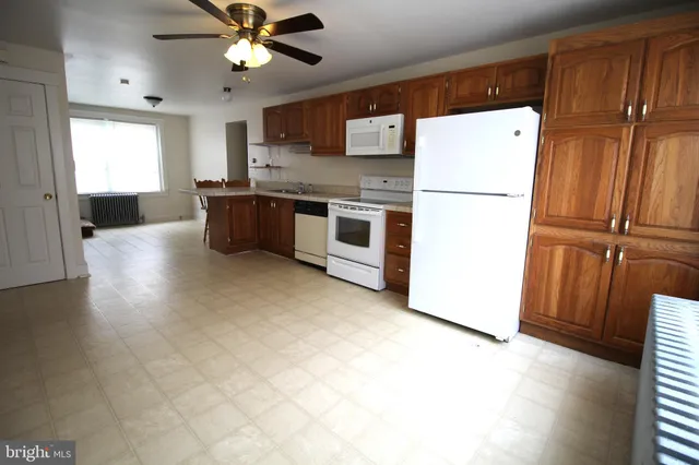 $1,895 | 549 West Main Street, New Holland, PA 17557