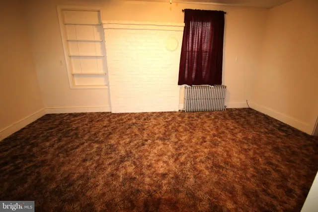 $1,895 | 549 West Main Street, New Holland, PA 17557