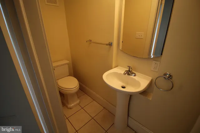 $1,895 | 549 West Main Street, New Holland, PA 17557