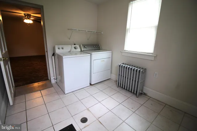 $1,895 | 549 West Main Street, New Holland, PA 17557