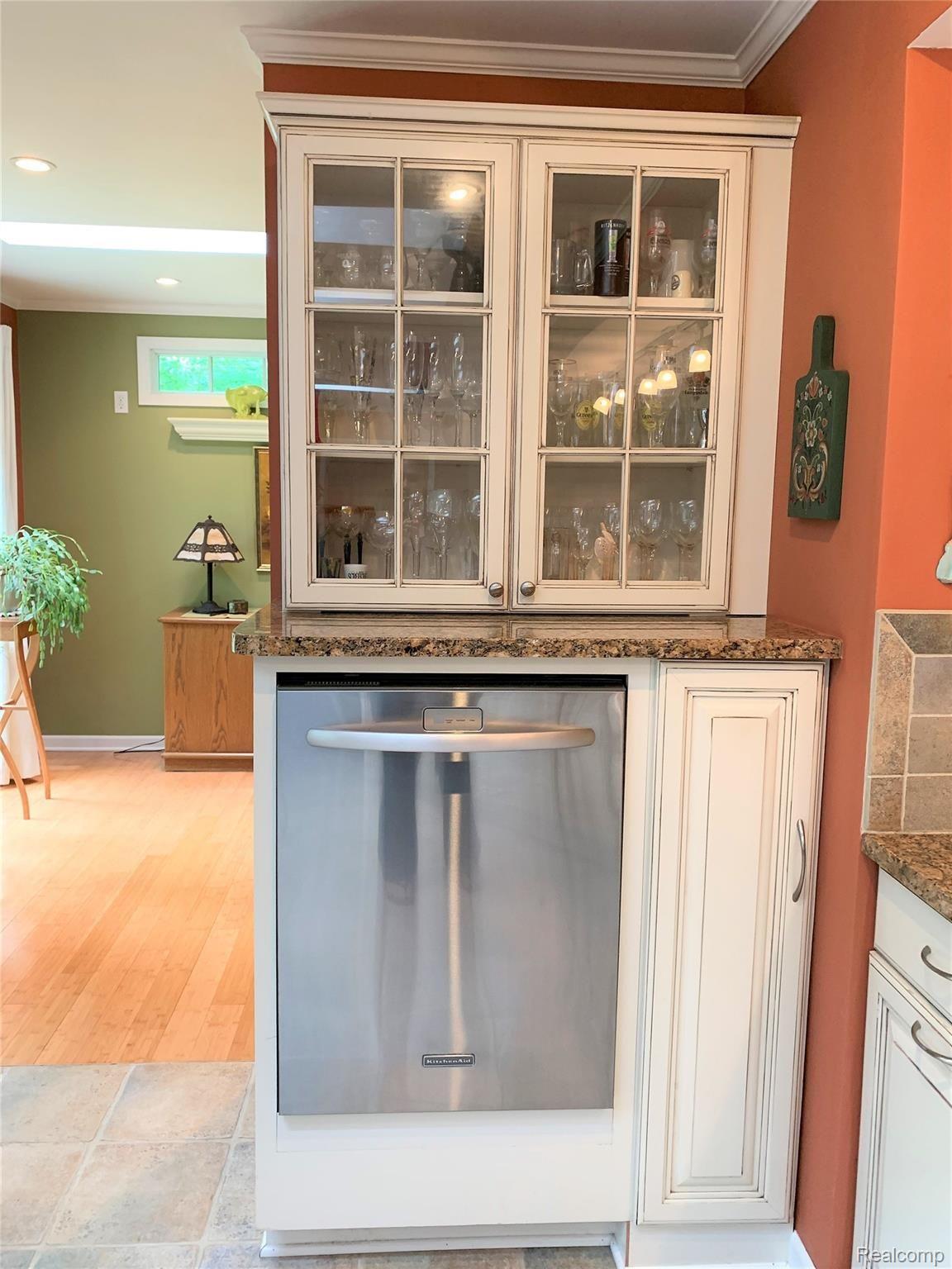 11843 Stoney Ridge Road Brighton, MI 48114 - Photo 10 of 38 raised dishwasher for easy of use