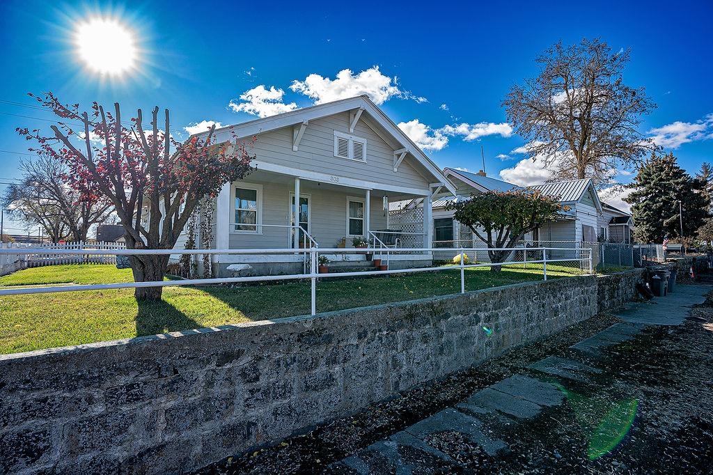 303 West 3rd Street Sprague, WA 99032 - Photo 3 of 44 Gallery Image 3