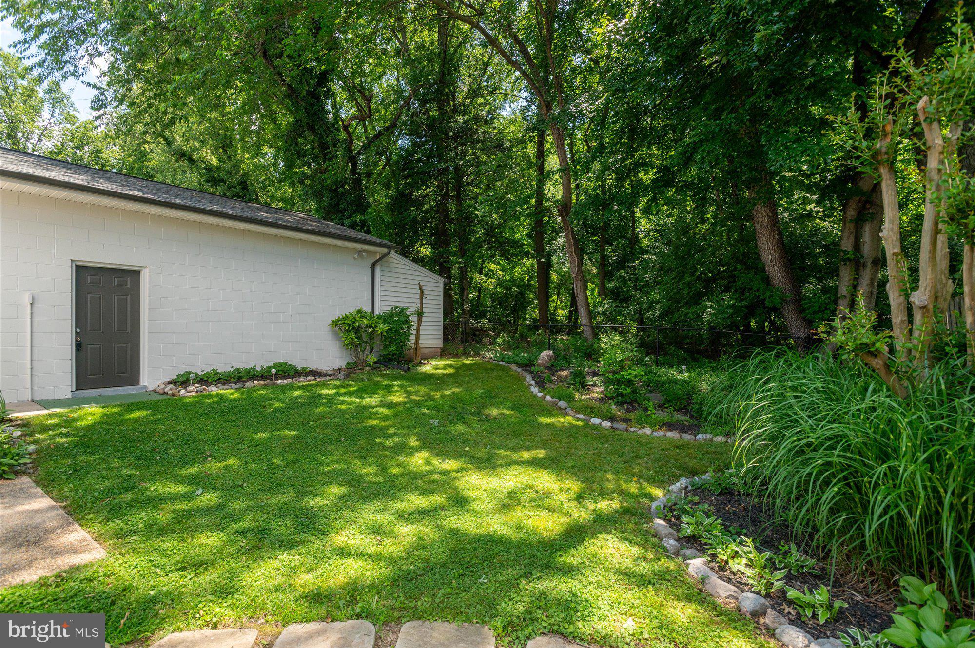11414 Schuylkill Road Rockville, MD 20852 - Photo 42 of 50 Rear Yard