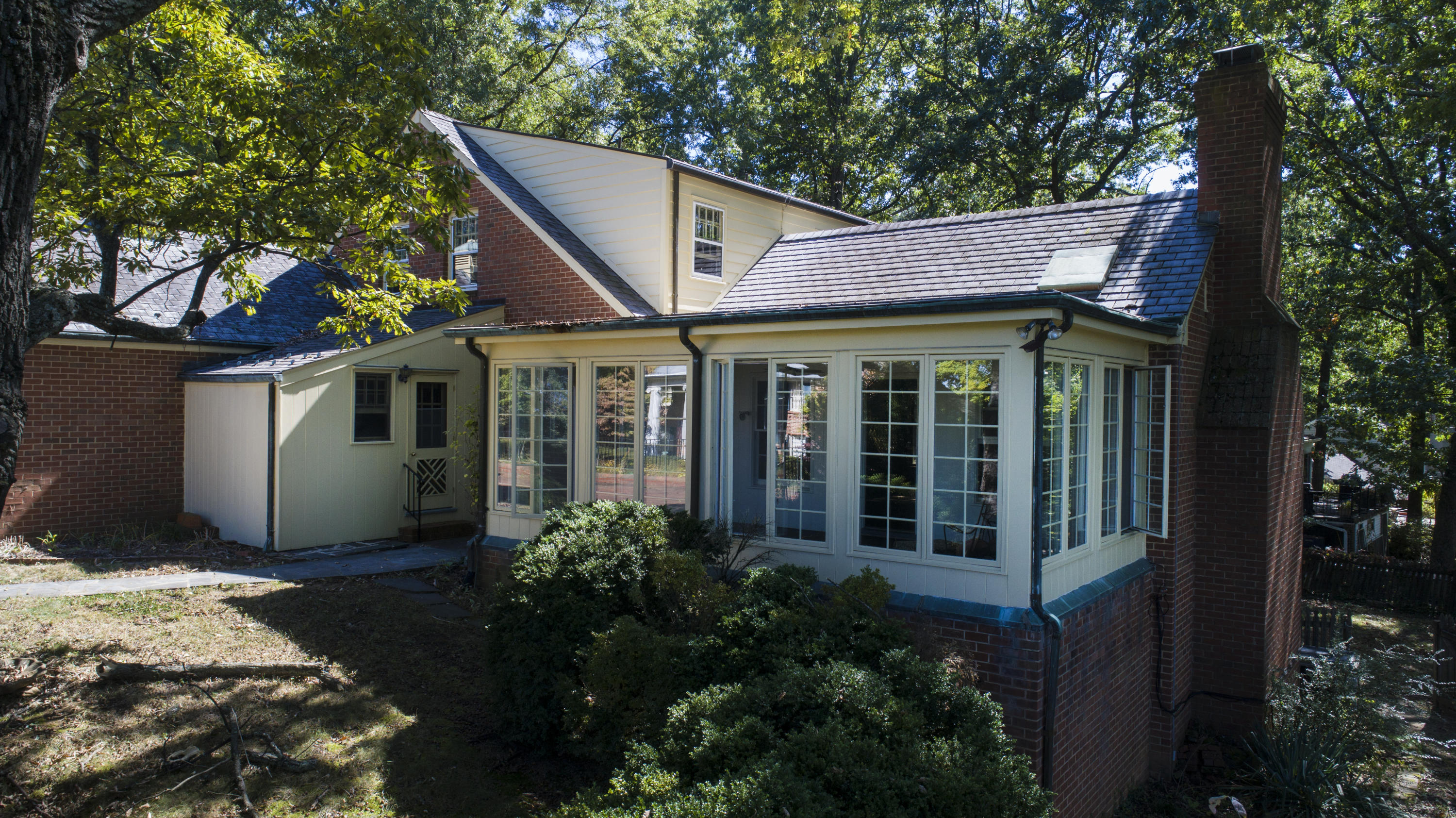 3434 West Ridge Circle Southwest Roanoke, VA 24014 - Photo 32 of 37 a view of a house with a garden