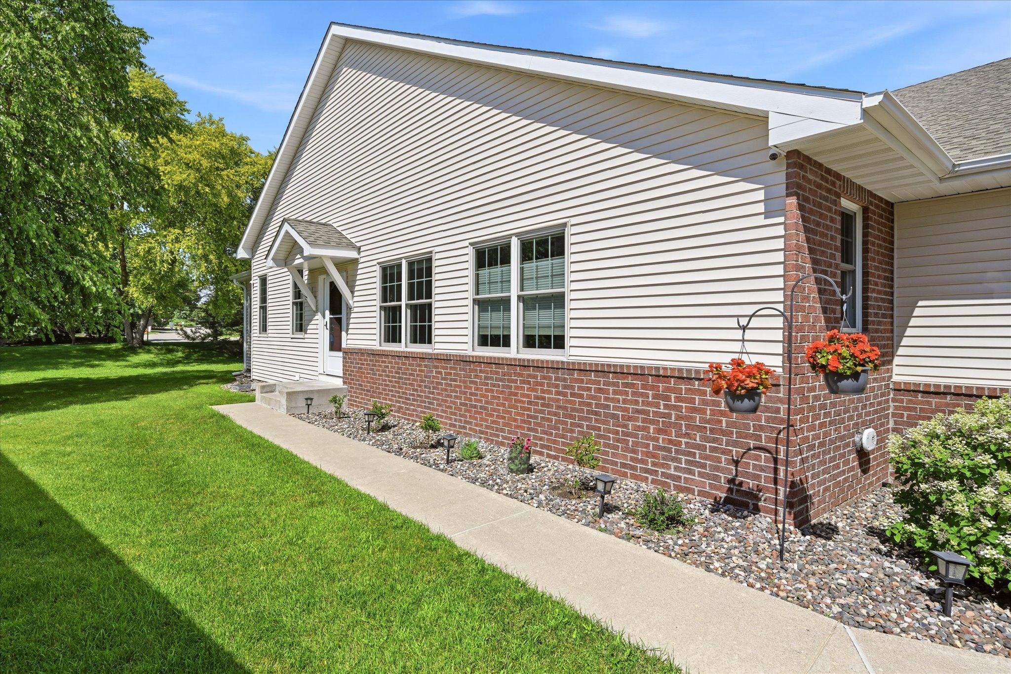 2446 Autumn Ridge Court Chanhassen, MN 55317 - Photo 4 of 28