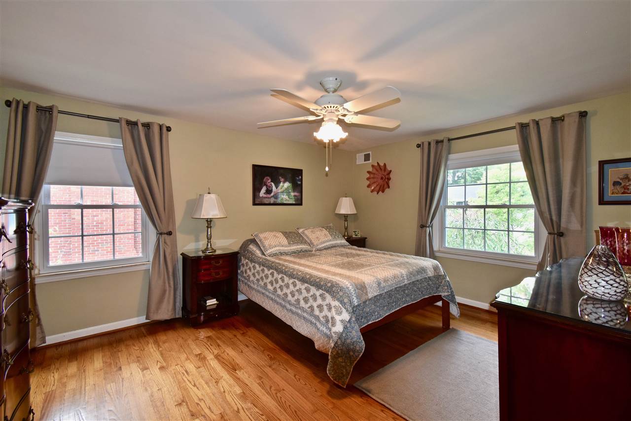 1805 Broadstone Road Grosse Pointe, MI 48236 - Photo 27 of 34 50017004-26.JPG