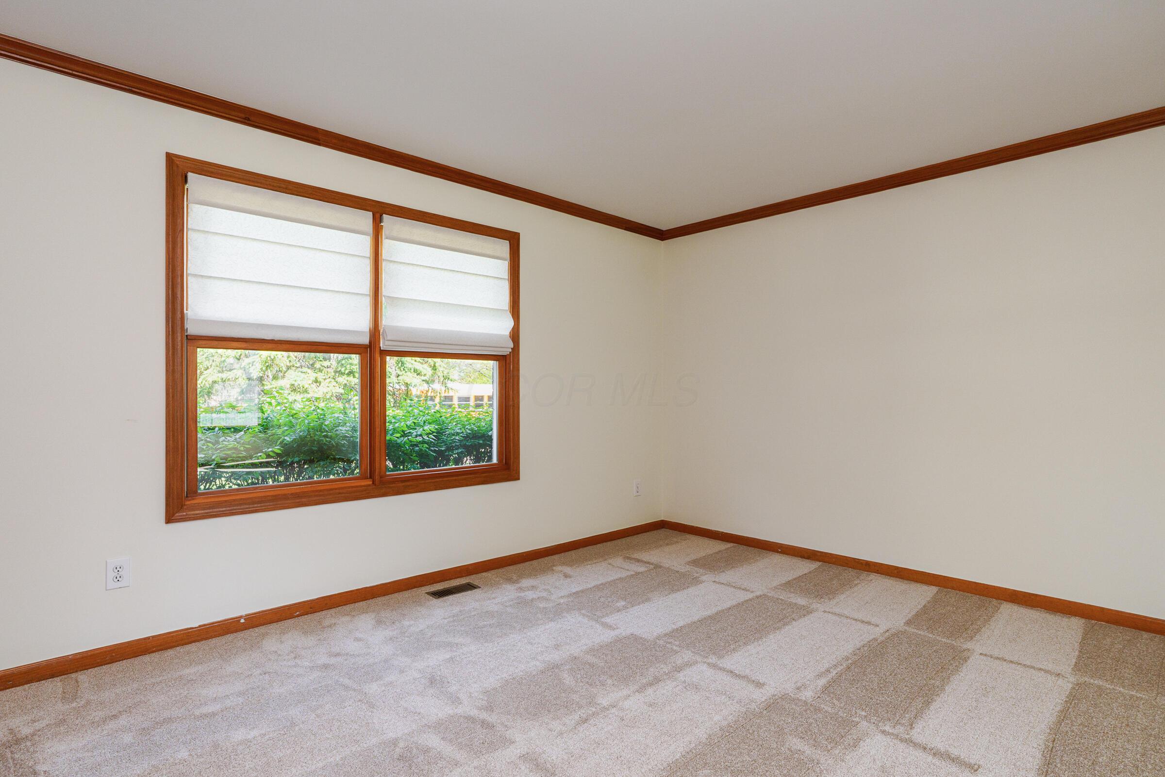 5641 Davidson Road Hilliard, OH 43026 - Photo 16 of 49 Living Room