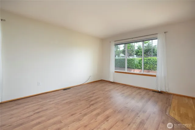 $369,000 | 161 West Whidbey Avenue, Unit 4, Oak Harbor, WA 98277