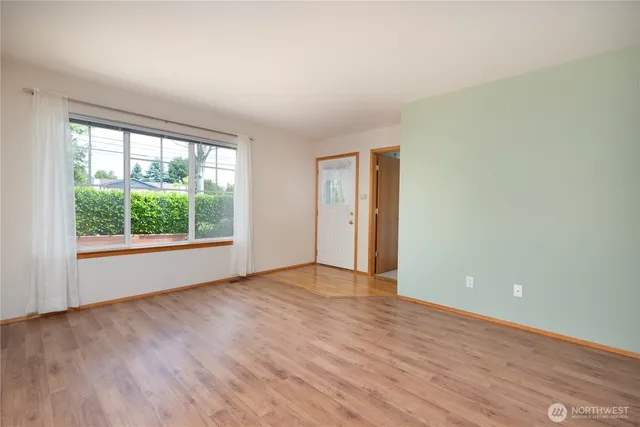 $369,000 | 161 West Whidbey Avenue, Unit 4, Oak Harbor, WA 98277