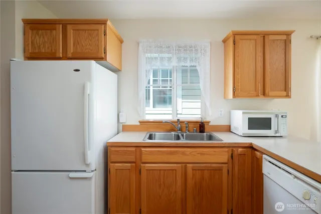 $369,000 | 161 West Whidbey Avenue, Unit 4, Oak Harbor, WA 98277