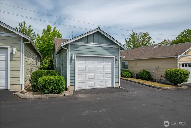 $369,000 | 161 West Whidbey Avenue, Unit 4, Oak Harbor, WA 98277