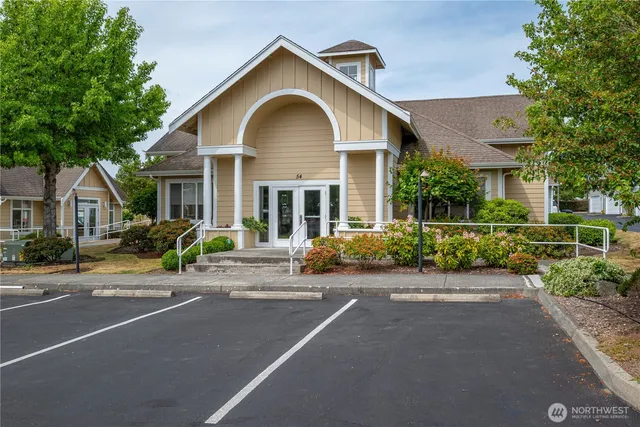 $369,000 | 161 West Whidbey Avenue, Unit 4, Oak Harbor, WA 98277