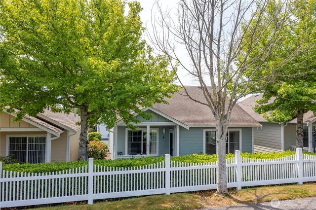 $369,000 | 161 West Whidbey Avenue, Unit 4, Oak Harbor, WA 98277