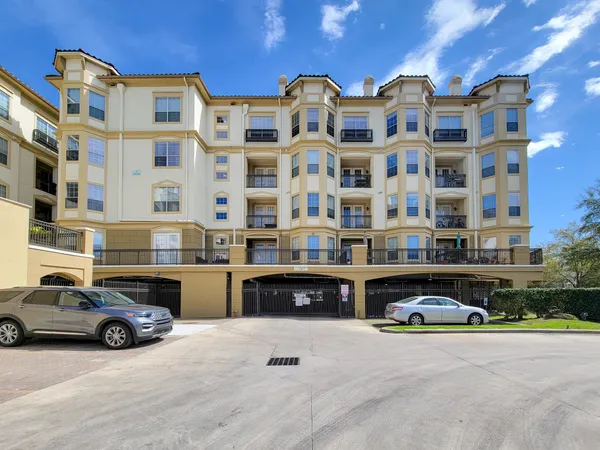 $1,700 | 7575 Kirby Drive, Unit 2420, Houston, TX 77030