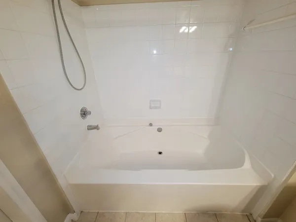 $1,700 | 7575 Kirby Drive, Unit 2420, Houston, TX 77030