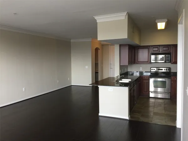 $1,700 | 7575 Kirby Drive, Unit 2420, Houston, TX 77030