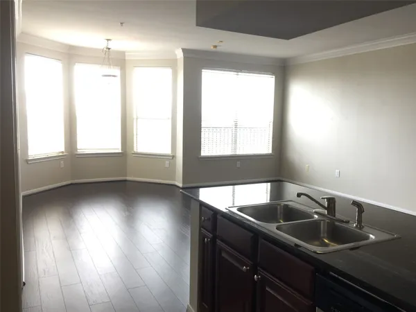 $1,700 | 7575 Kirby Drive, Unit 2420, Houston, TX 77030