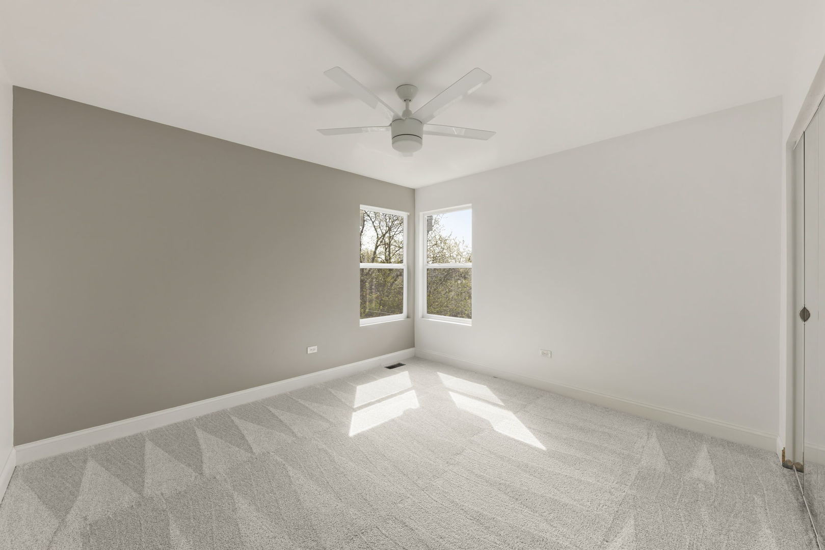 138 Chestnut Lane Bolingbrook, IL 60490 - Photo 16 of 26 an empty room with windows and ceiling fan