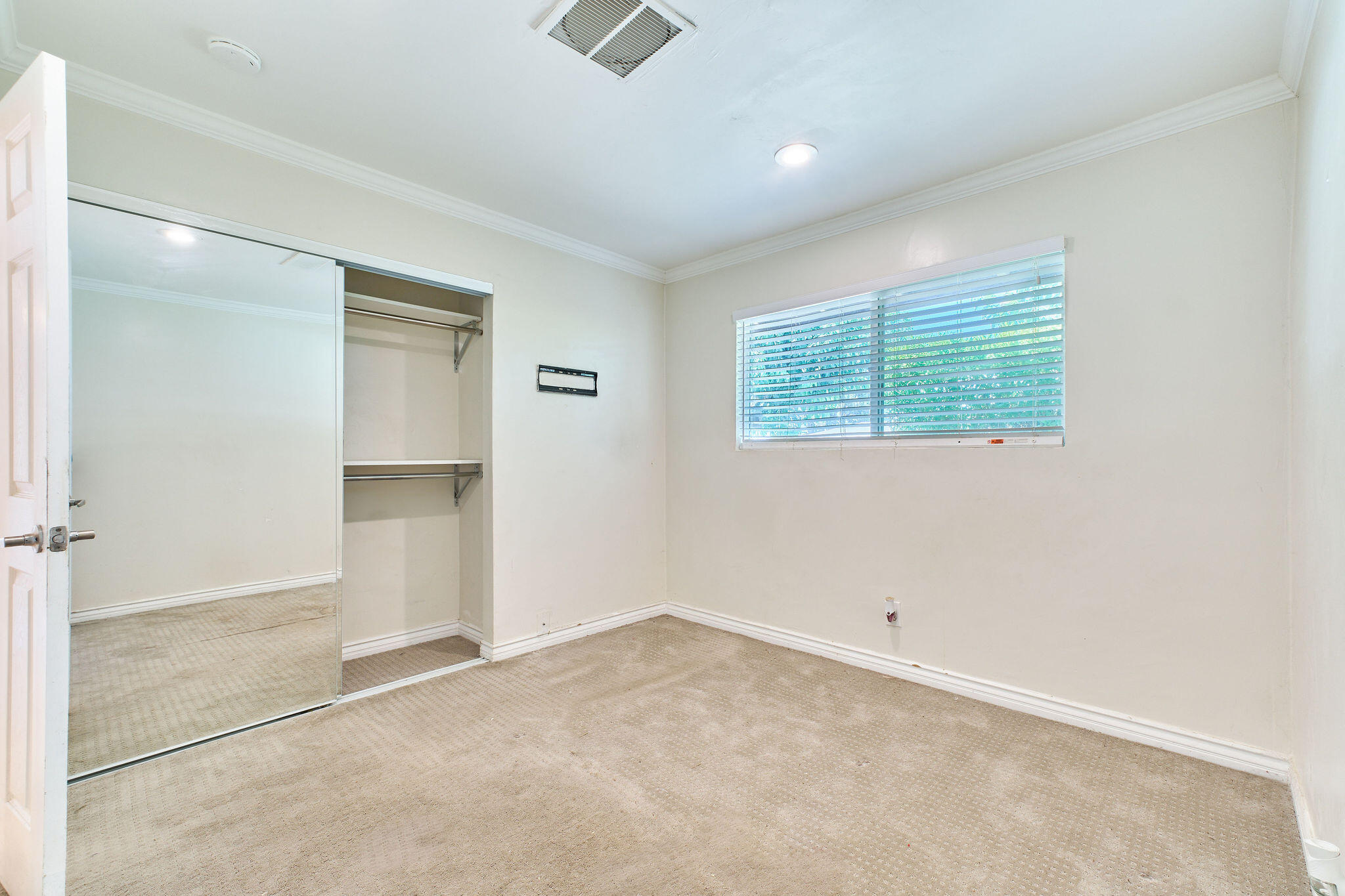 83175 Rue Paray Thermal, CA 92274 - Photo 23 of 44 an empty room with windows and closet